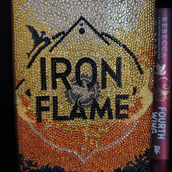 Iron Flame by Rebecca Yarros NEW - Picture 7 of 9